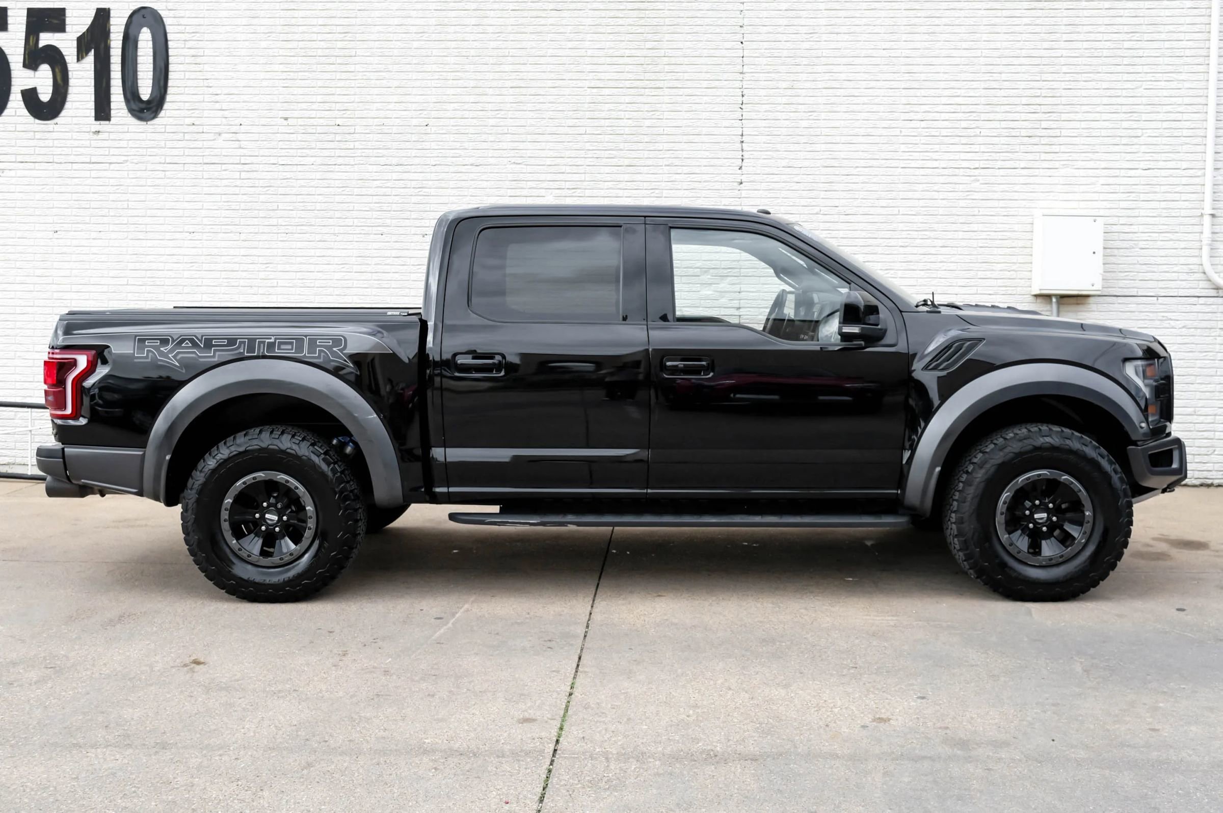 Used 2017 Ford F150 Raptor w/ Equipment Group 802A Luxury AWD/4WD image 7