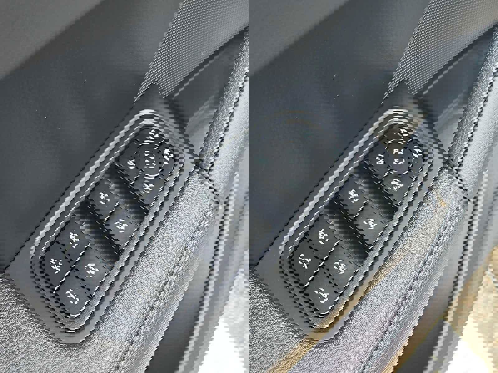 Certified 2024 Porsche Cayenne Coupe image 12