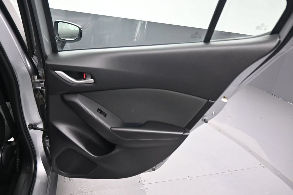 Used 2016 MAZDA MAZDA3 i Touring FWD image 30