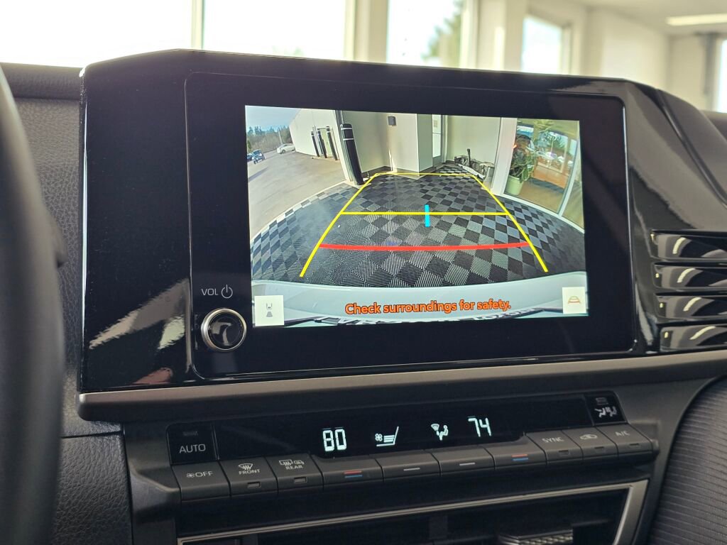 Used 2025 Toyota Camry SE image 33