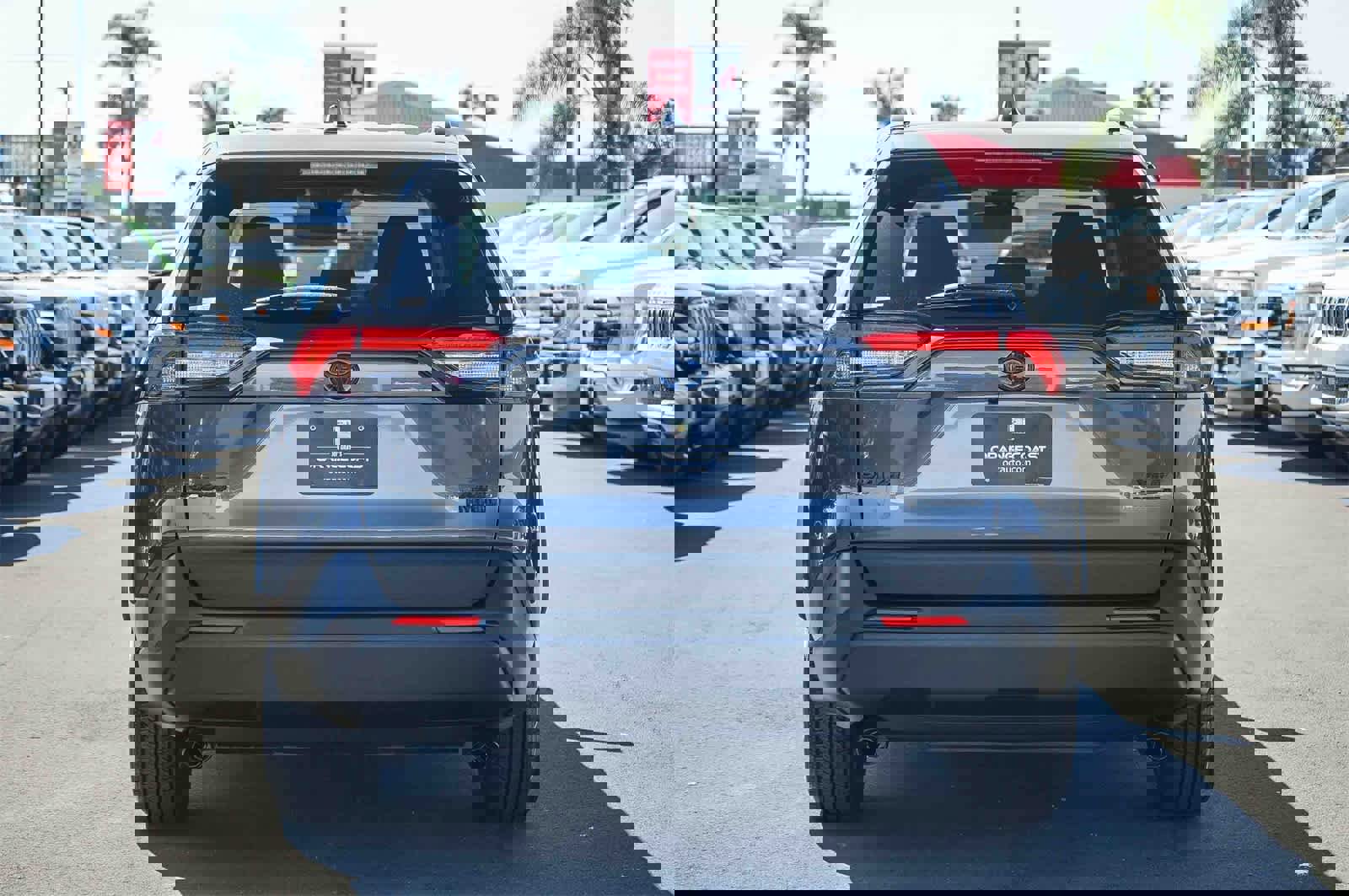 Used 2022 Toyota RAV4 XLE w/ Convenience Package image 5