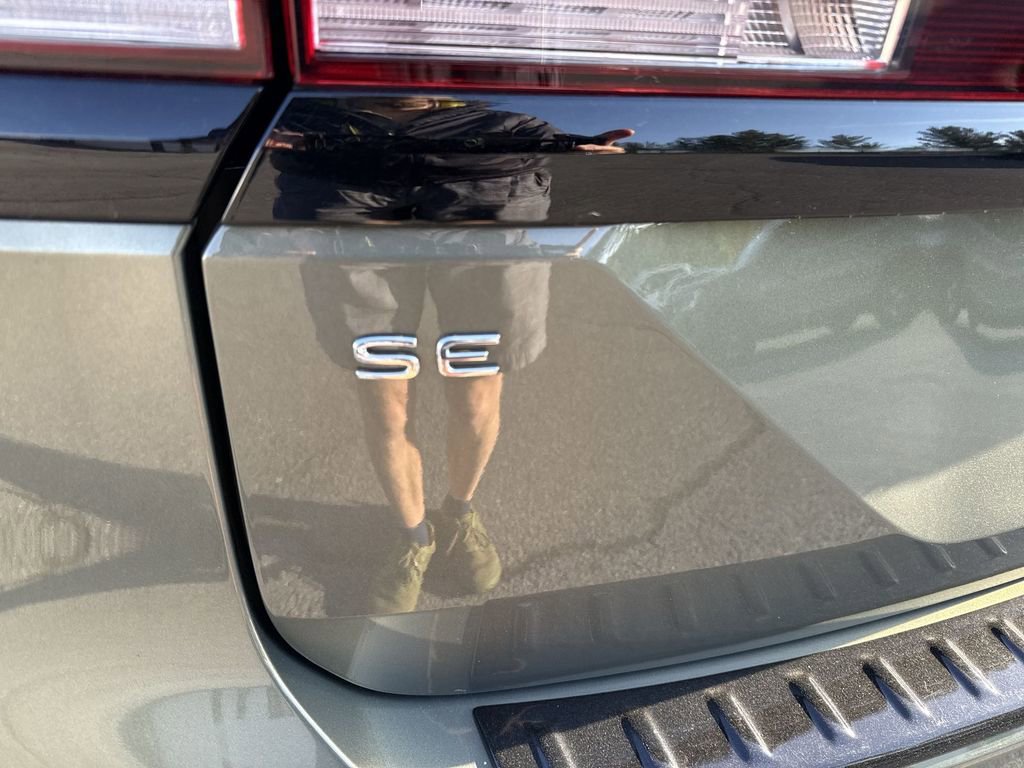 Used 2025 Volkswagen Atlas Peak Edition SE image 7