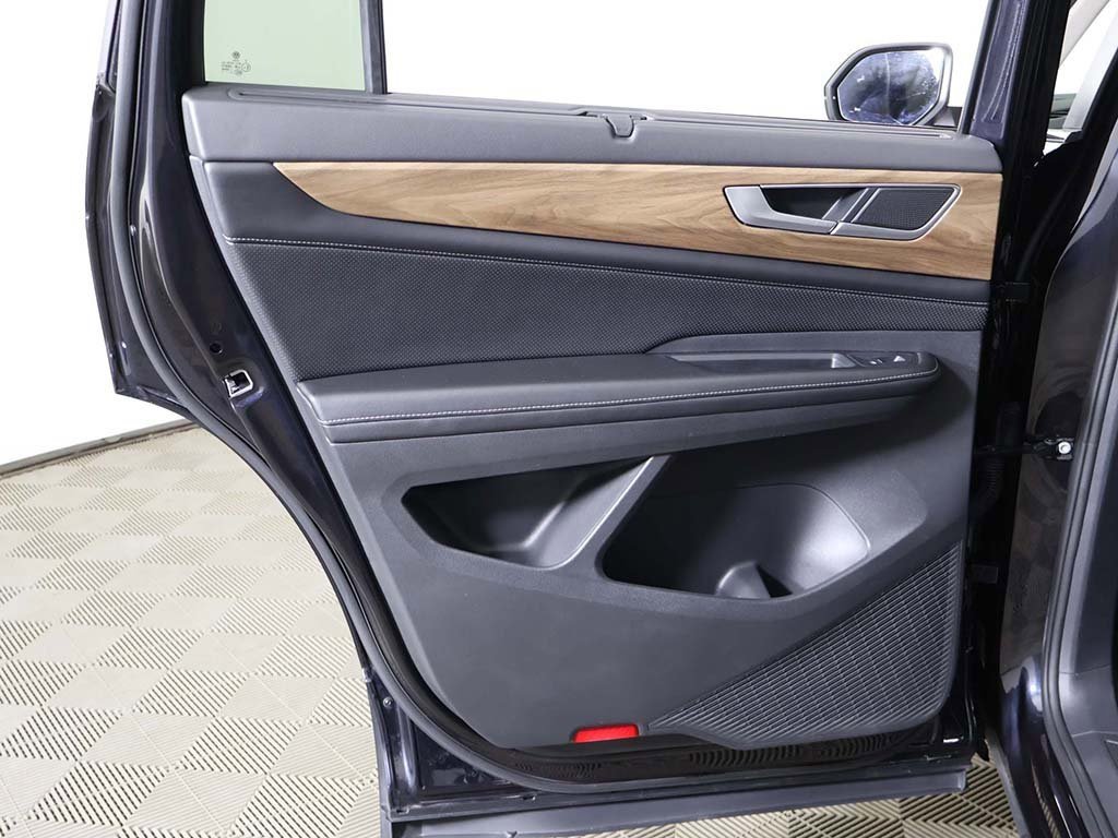 Used 2024 Volkswagen Atlas SE image 25