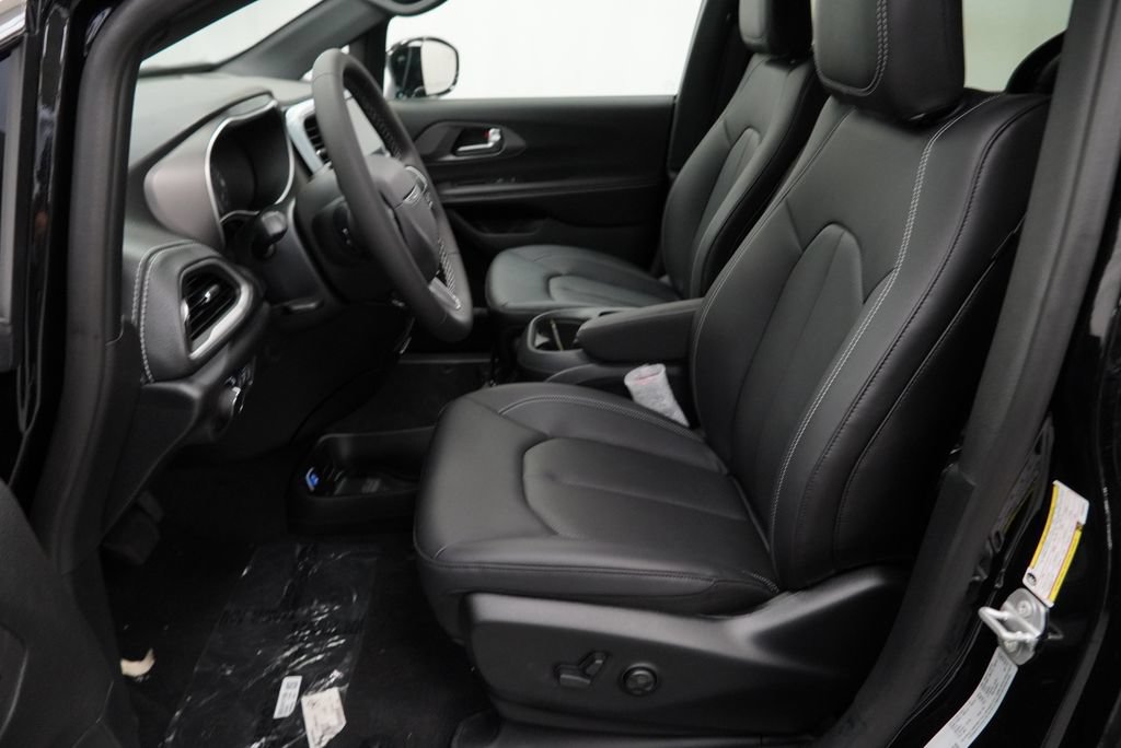 New 2027 Chrysler Pacifica Select FWD image 15