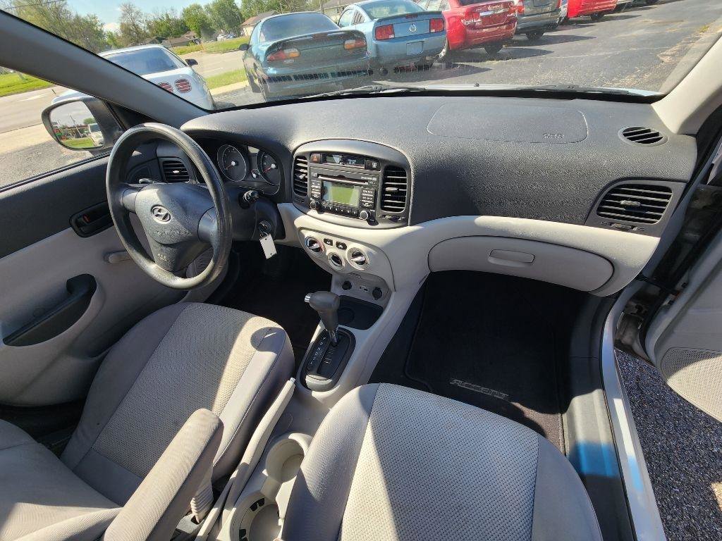 Used 2011 Hyundai Accent GLS FWD image 15