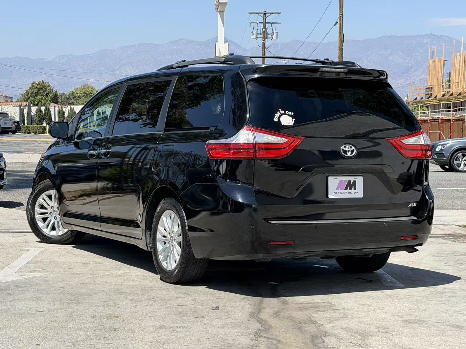 Used 2016 Toyota Sienna XLE w/ XLE Navigation Package FWD image 5