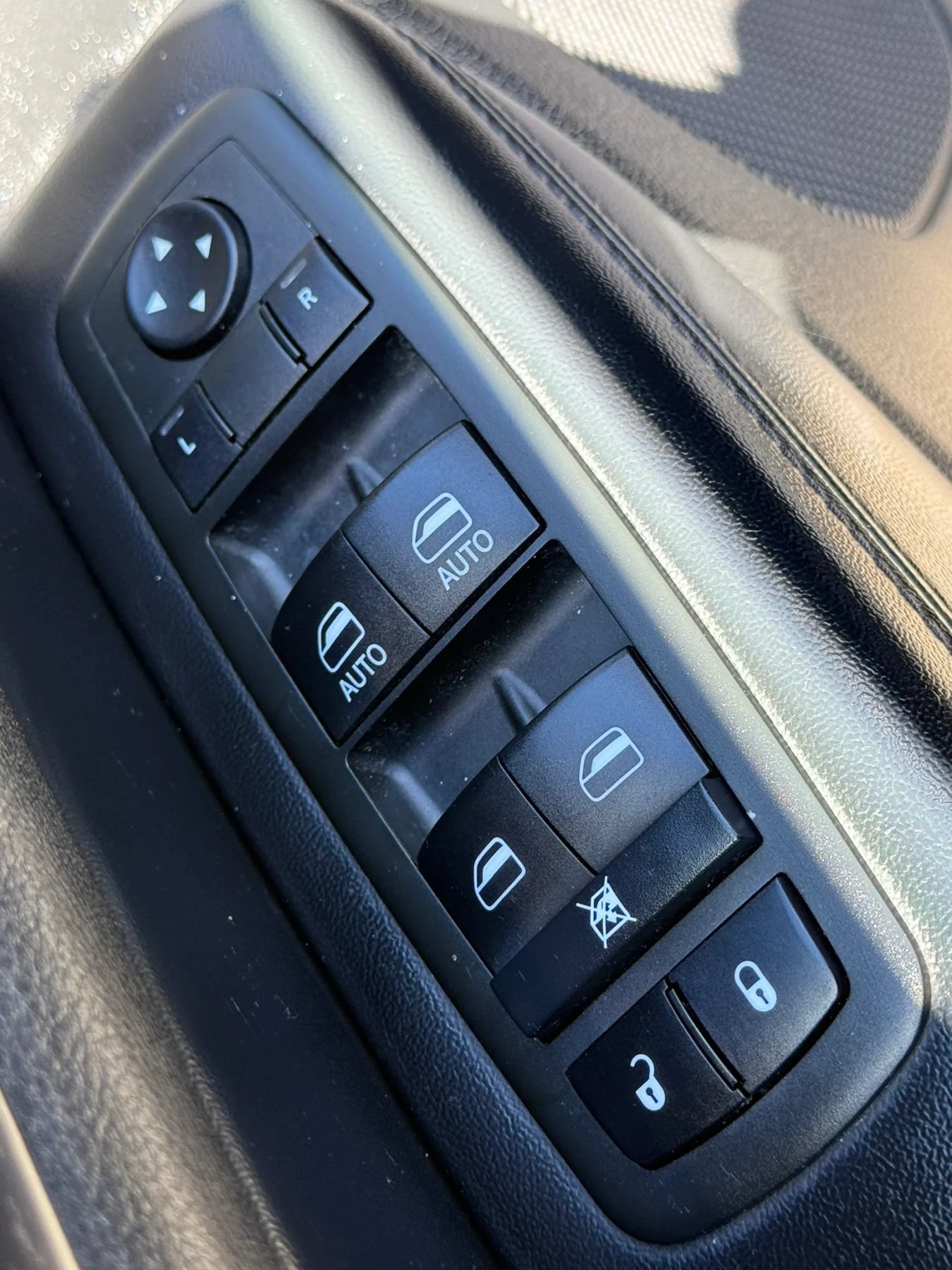 Used 2014 Jeep Grand Cherokee Laredo w/ Quick Order Package 23E AWD/4WD image 23