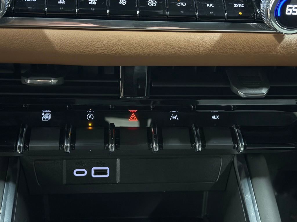 Used 2024 GMC Canyon AT4 w/ AT4 Premium Package image 34