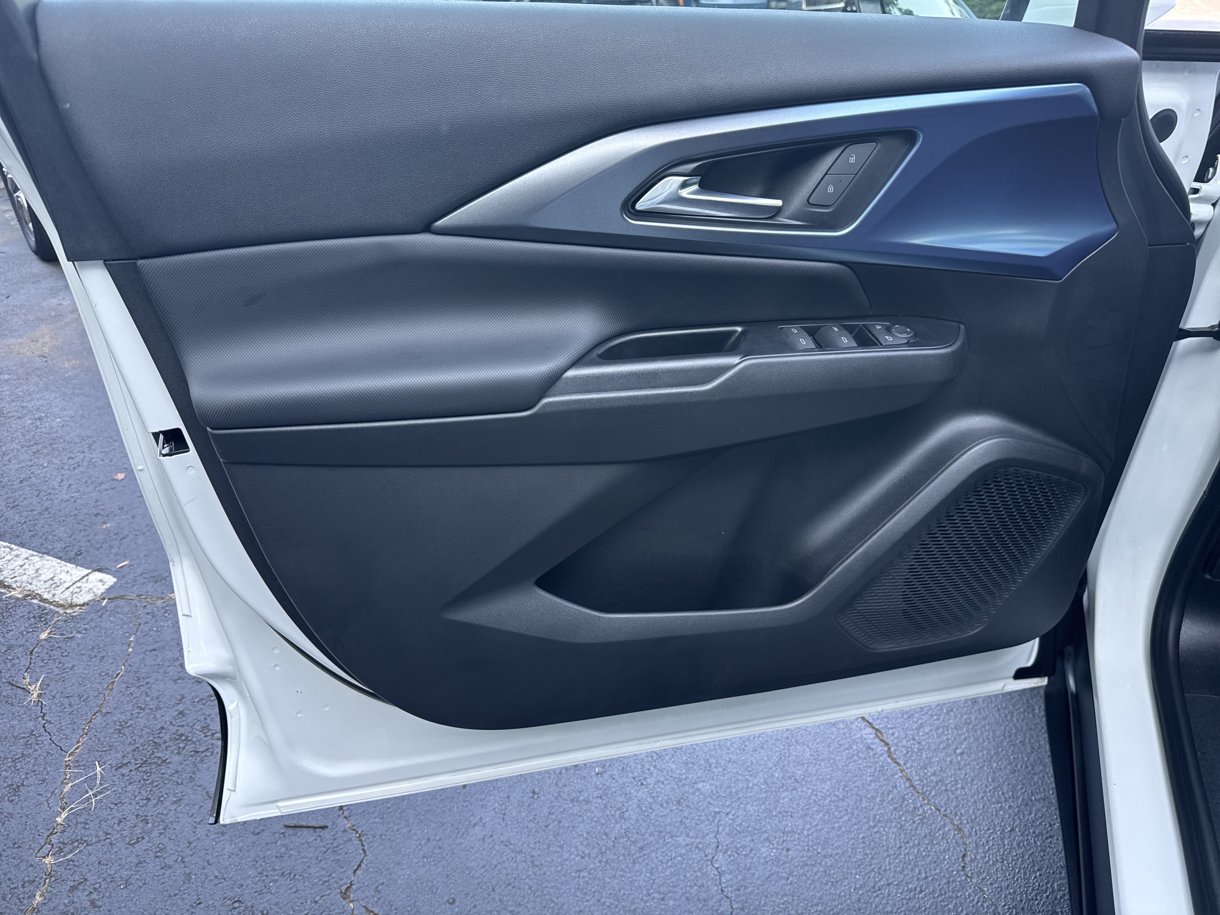 Certified 2024 Chevrolet Equinox EV LT FWD image 10