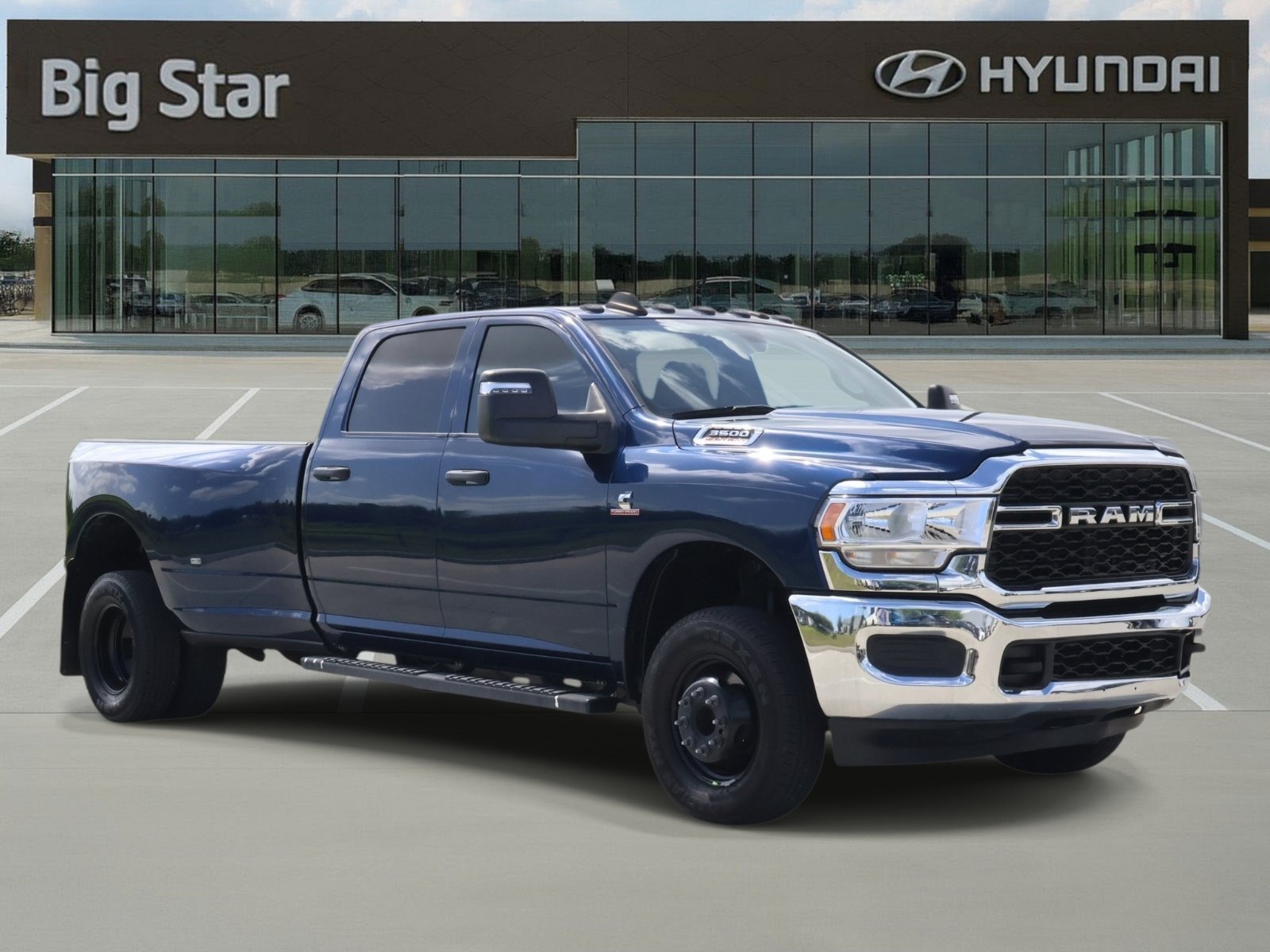 Used 2024 RAM 3500 Tradesman w/ Chrome Appearance Group AWD/4WD image 6