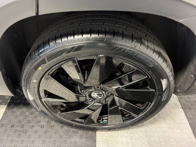 Certified 2024 Volkswagen Taos SEL AWD/4WD image 15