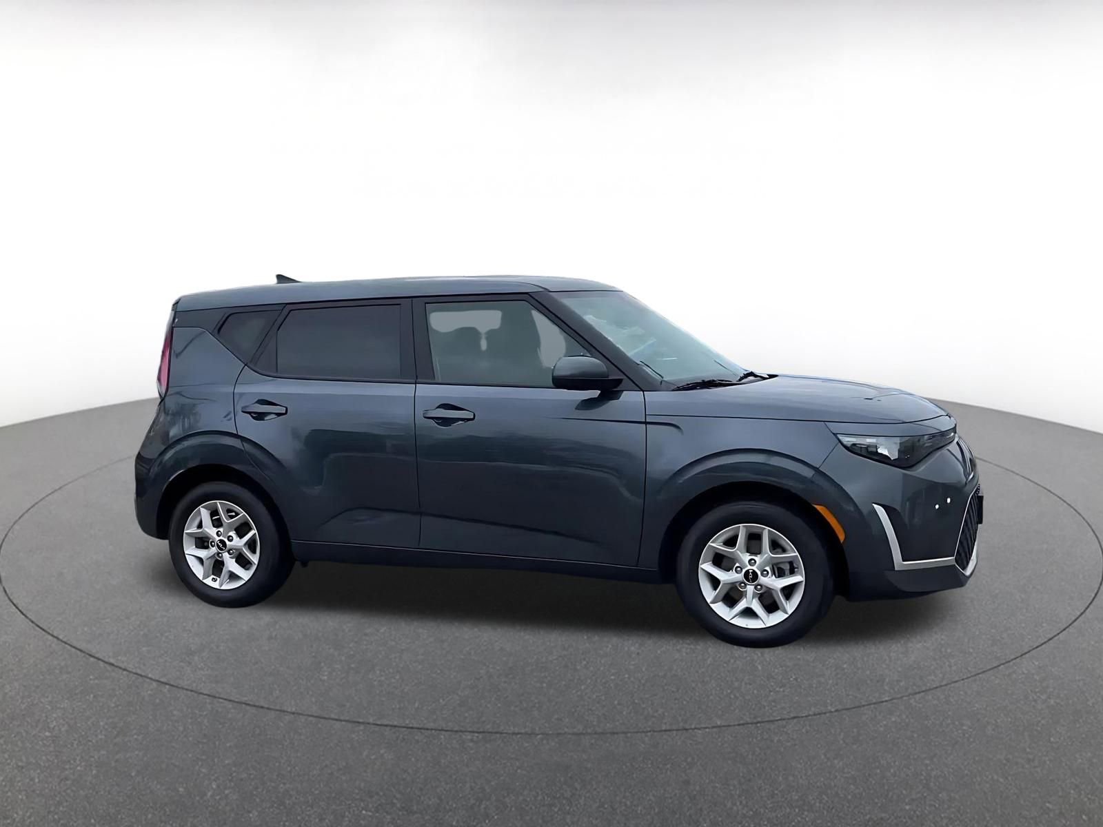 Used 2025 Kia Soul LX w/ LX Technology Package image 2