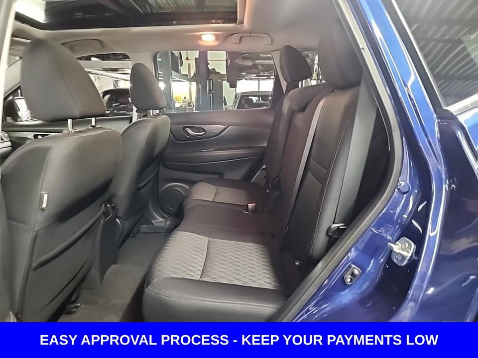 Used 2018 Nissan Rogue SV w/ Sun & Sound Touring Package image 12