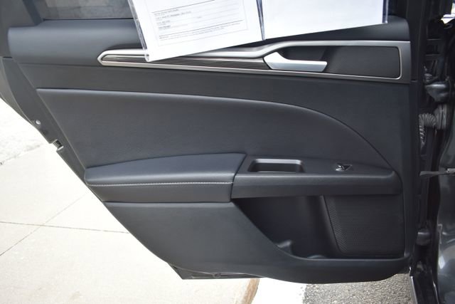 Used 2017 Ford Fusion SE image 31