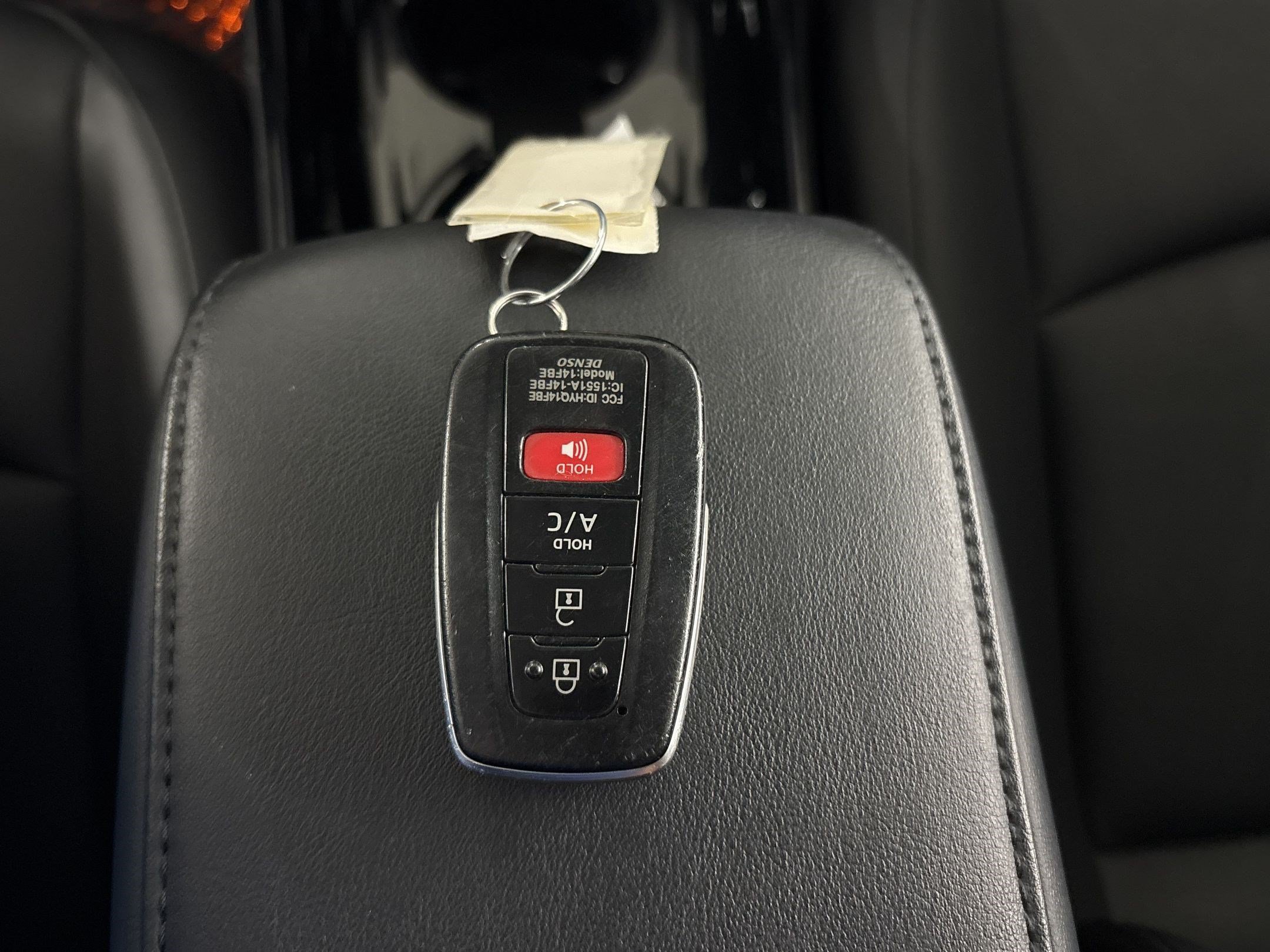 Used 2017 Toyota Prius Prime Advanced w/ Preferred Accessory Package FWD image 33