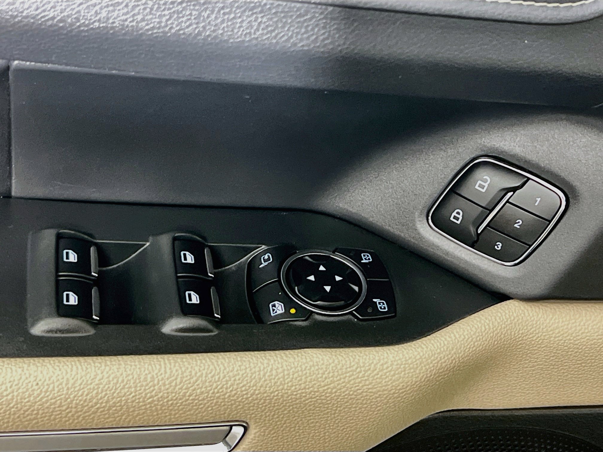 Used 2024 Ford Expedition Limited AWD/4WD image 16