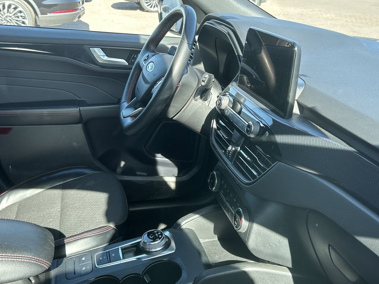 Used 2024 Ford Escape ST-Line w/ Cold Weather Package FWD image 8