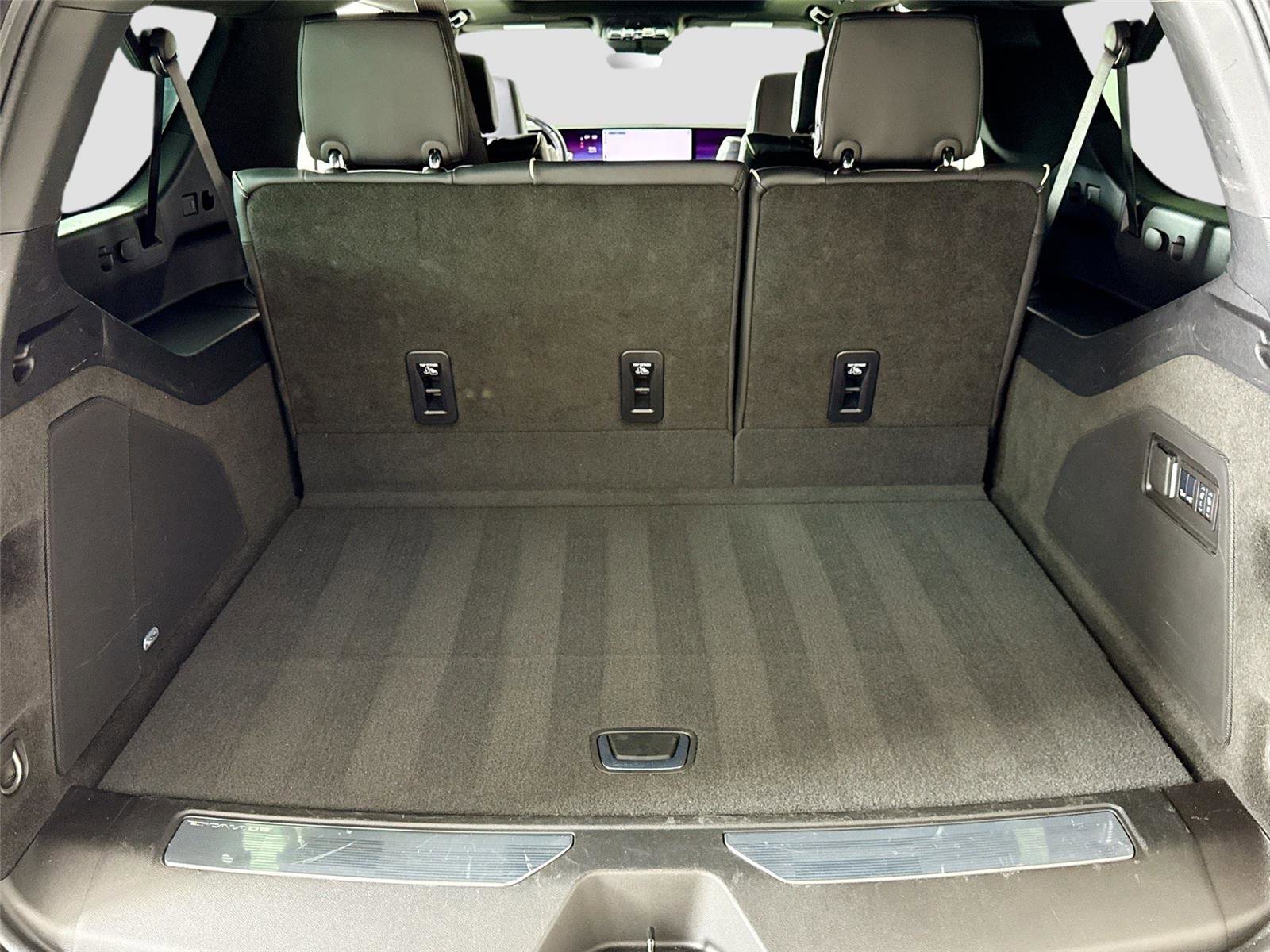 Used 2025 Cadillac Escalade ESV Premium Luxury image 29