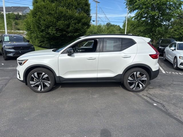 Used 2023 Volvo XC40 B5 Plus w/ Protection Package Premier AWD/4WD image 3