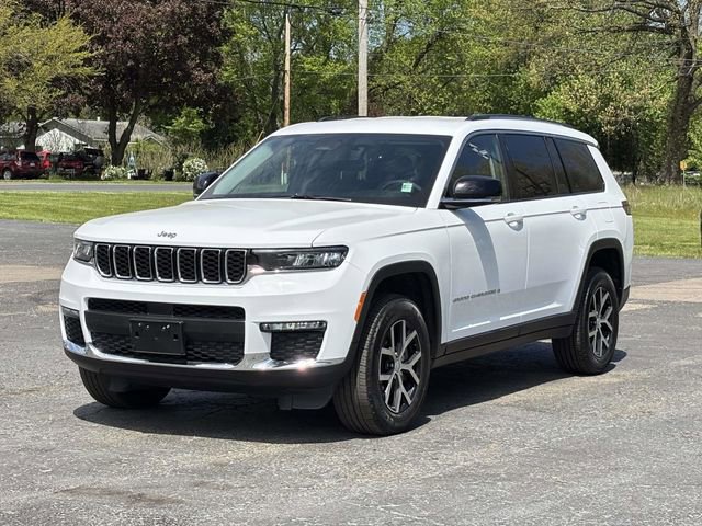 Used 2023 Jeep Grand Cherokee L Limited AWD/4WD image 27