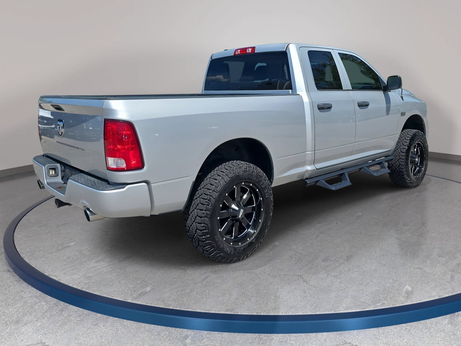 Used 2017 RAM 1500 Express RWD image 5