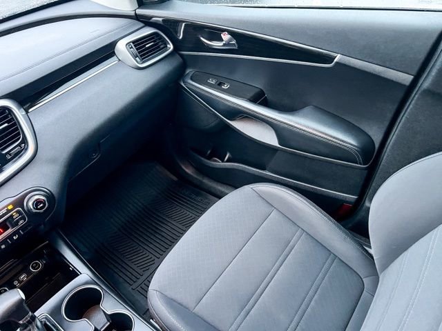 Used 2019 Kia Sorento LX image 12