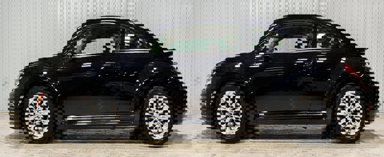 Used 2018 Volkswagen Beetle 2.0T SE image 2