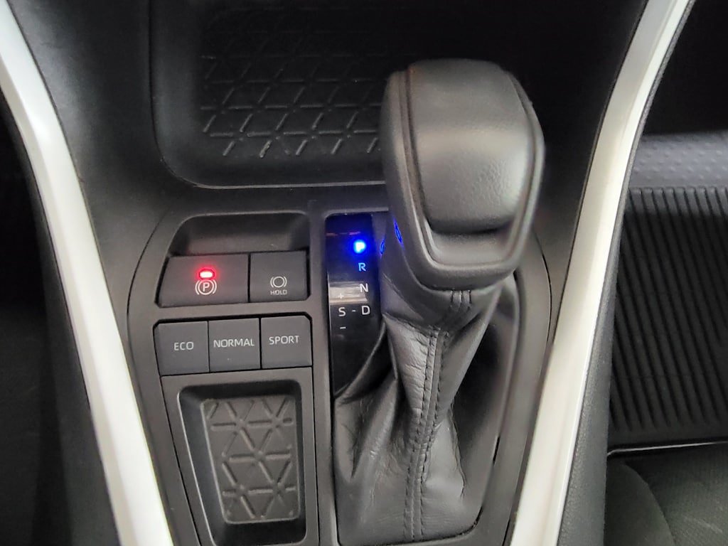 Used 2022 Toyota RAV4 XLE w/ Convenience Package FWD image 17