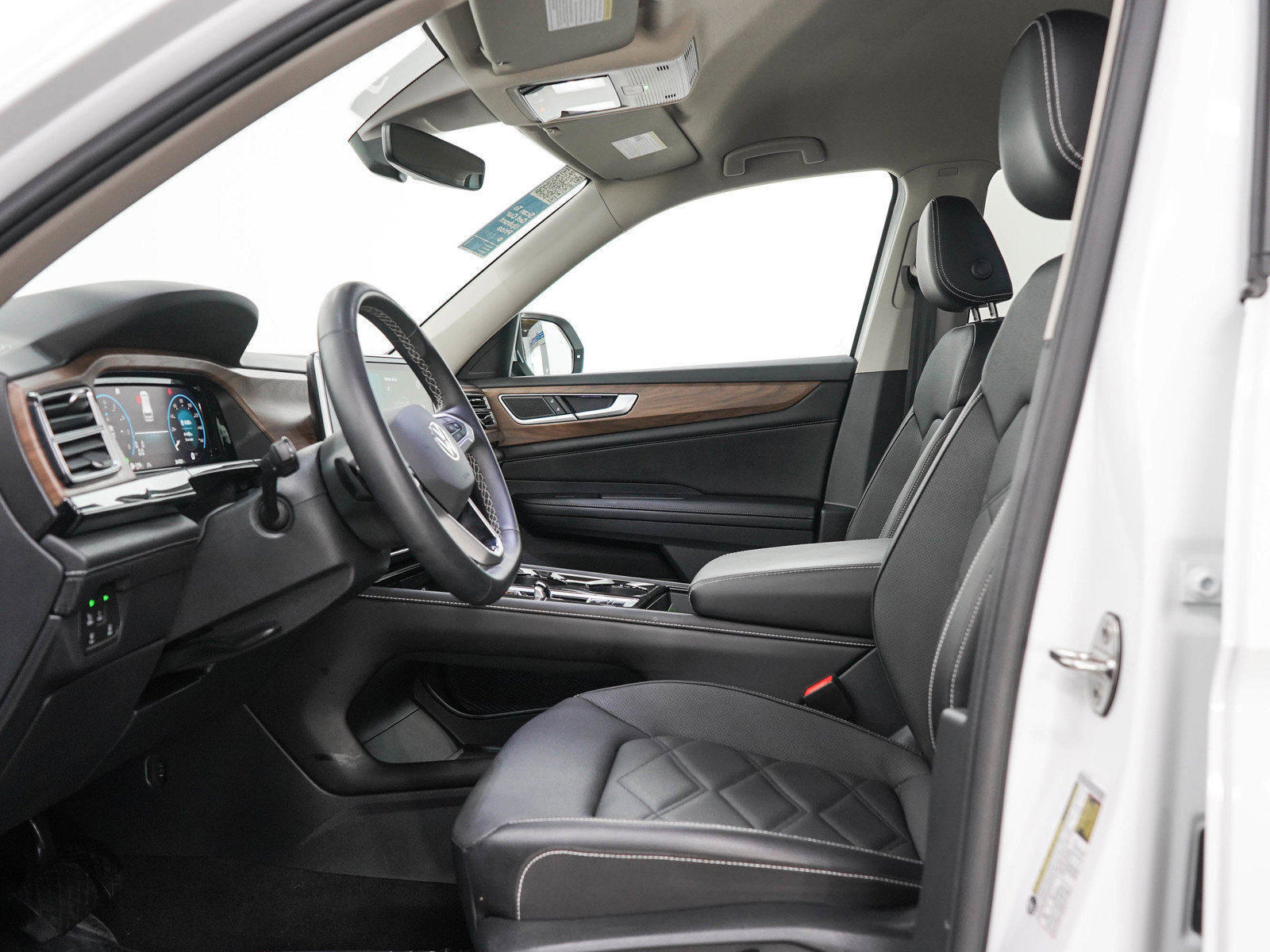 Used 2024 Volkswagen Atlas SE AWD/4WD image 24