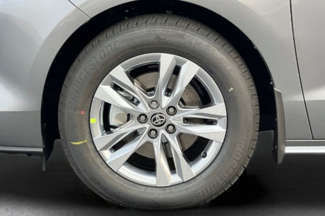 New 2026 Toyota Sienna XLE AWD/4WD image 34