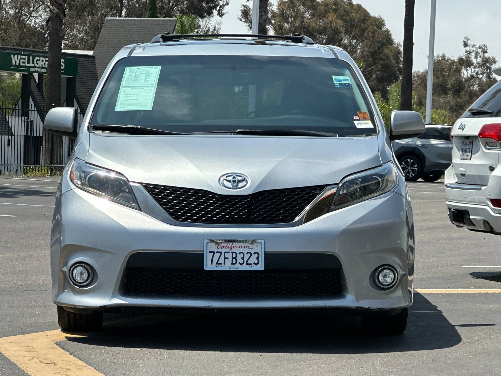 Used 2017 Toyota Sienna SE Premium FWD image 7