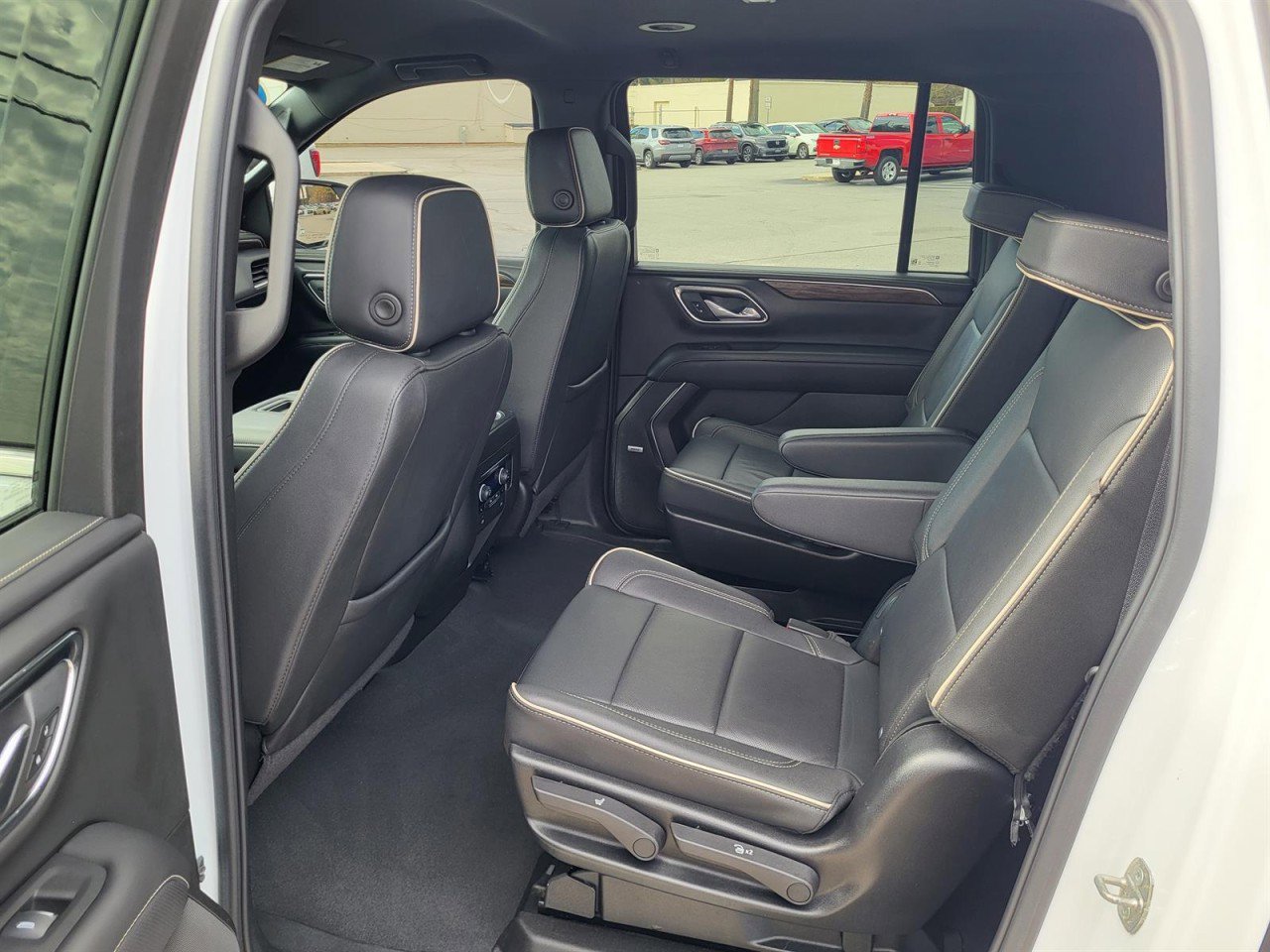 Used 2024 Chevrolet Suburban Premier image 14