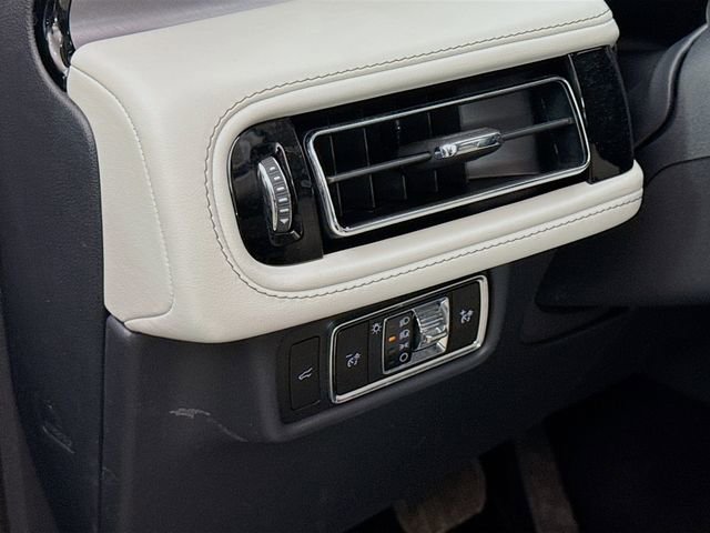 Used 2025 Lincoln Aviator AWD image 10