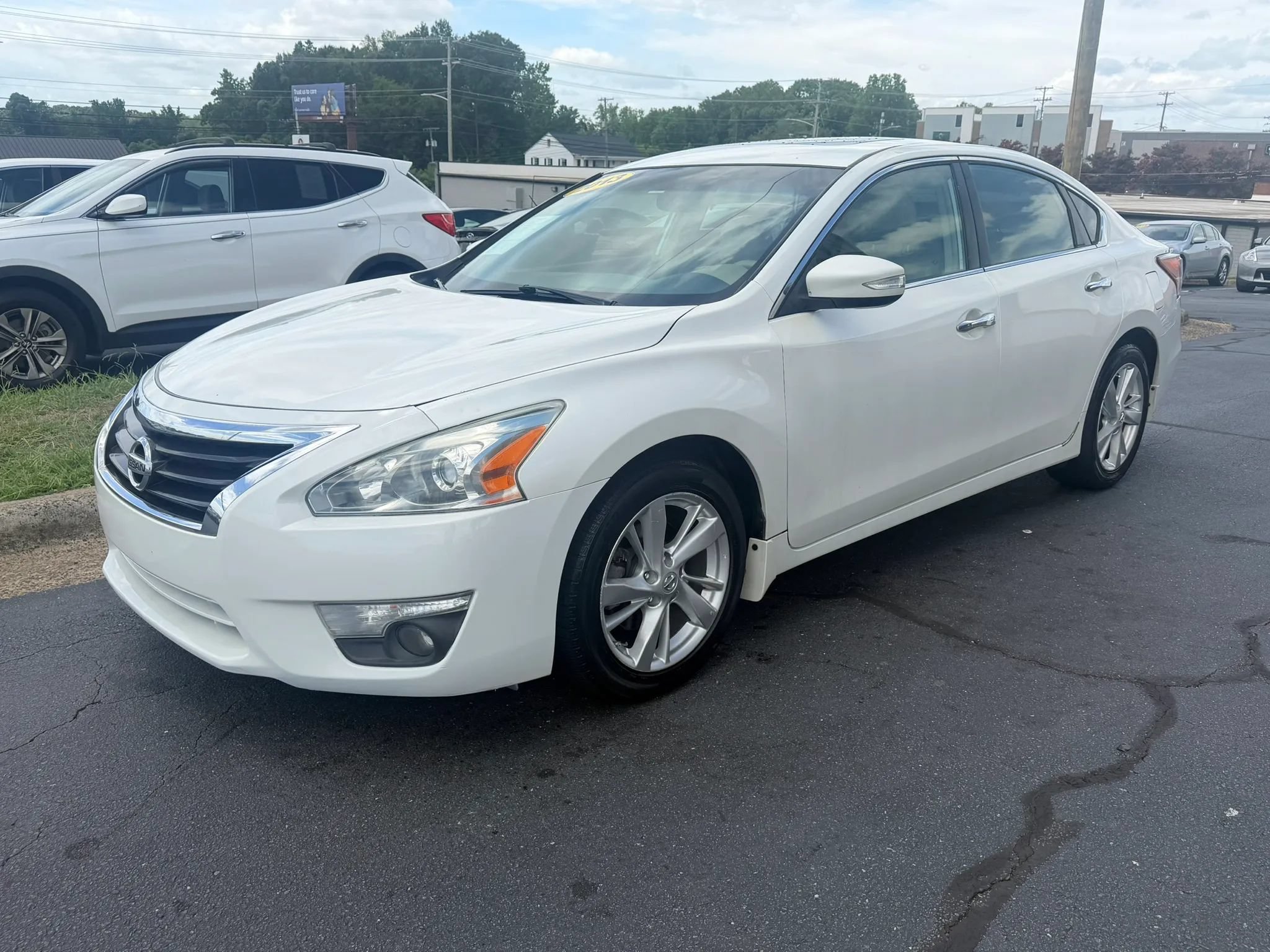 Used 2013 Nissan Altima 2.5 SL w/ Technology Pkg FWD image 3