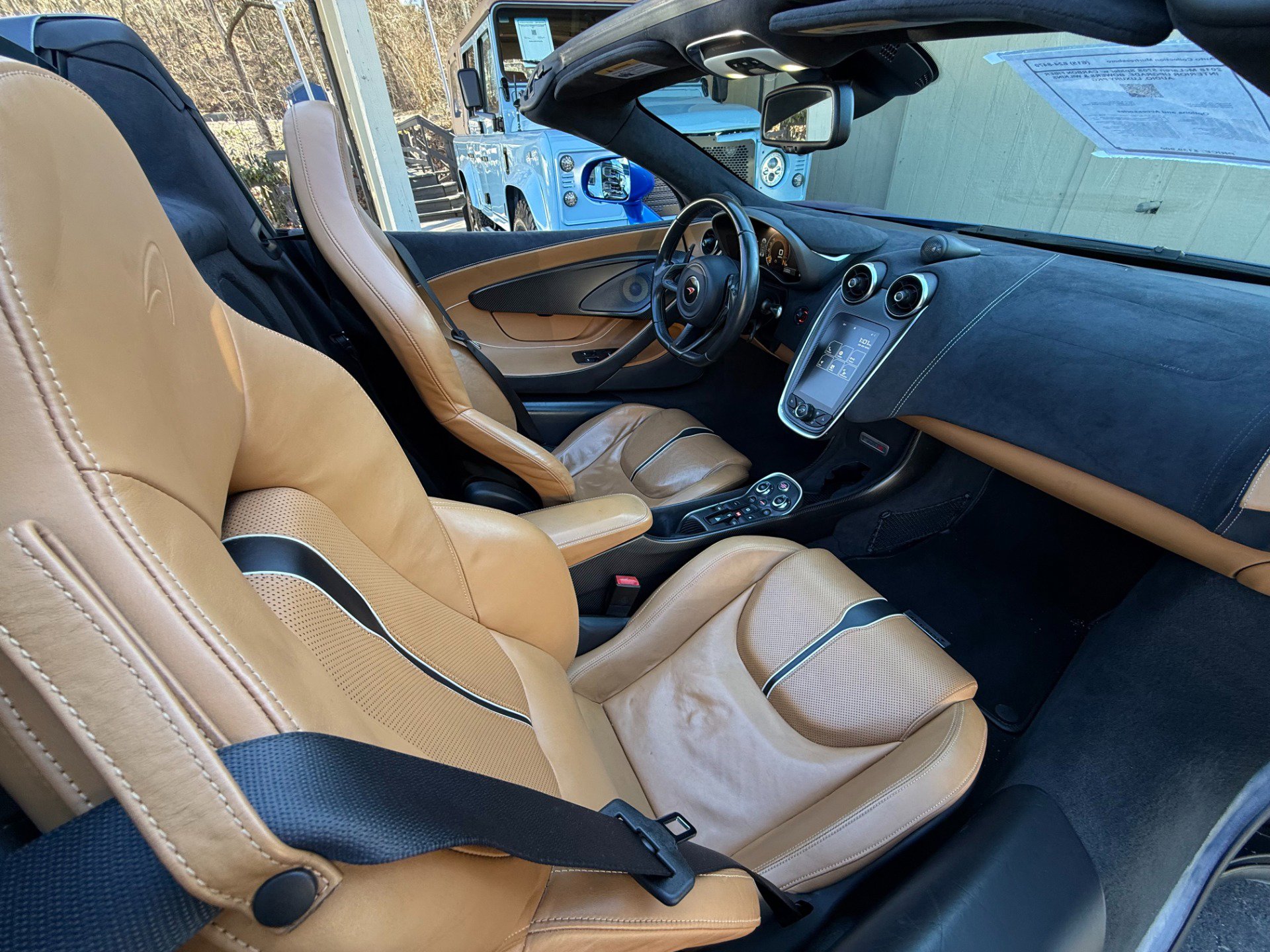 Used 2018 McLaren 570S Spider image 41