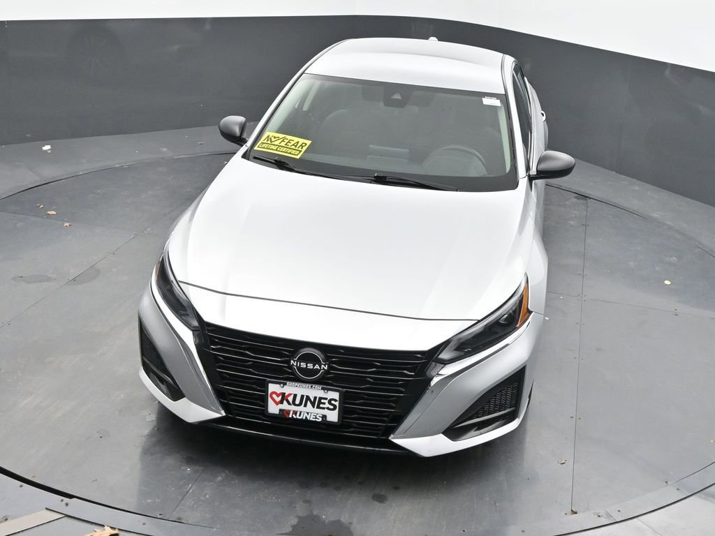 Used 2024 Nissan Altima 2.5 SV FWD image 28