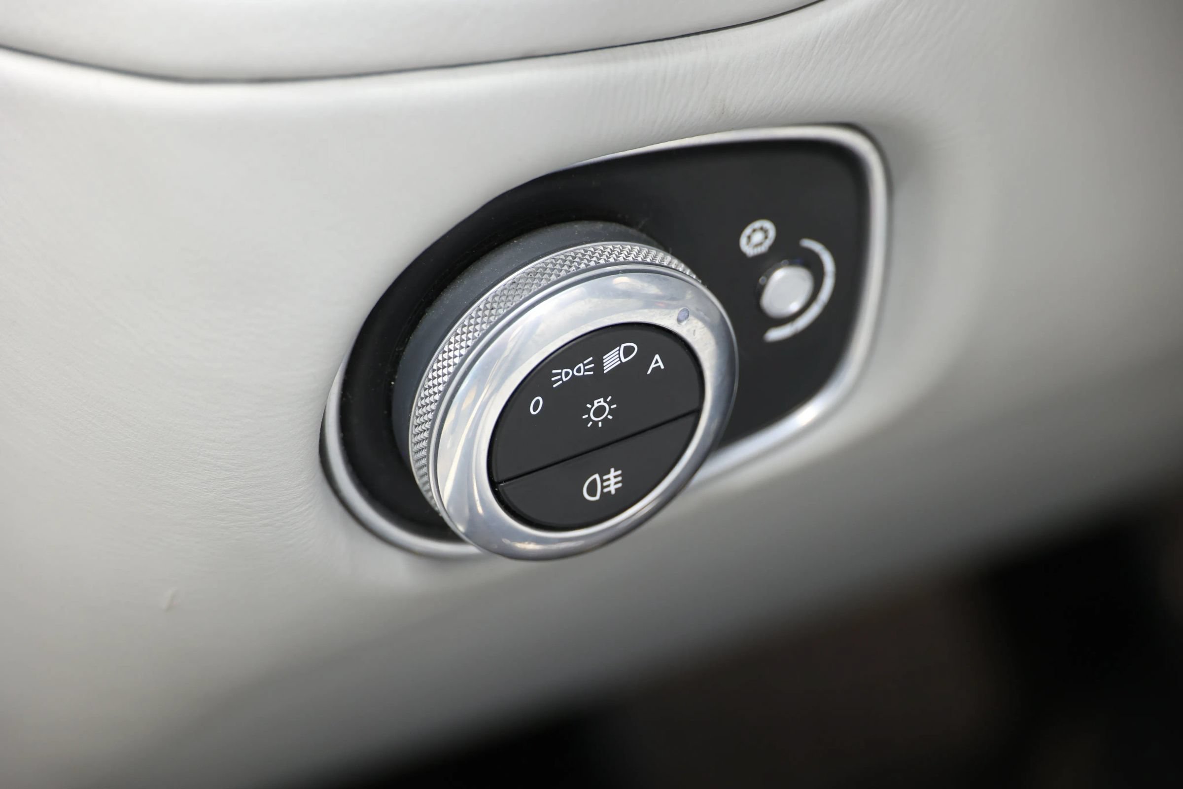Used 2014 Aston Martin Vanquish Volante RWD image 29