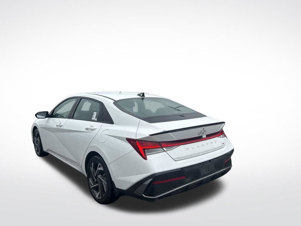 Used 2025 Hyundai Elantra SEL image 7