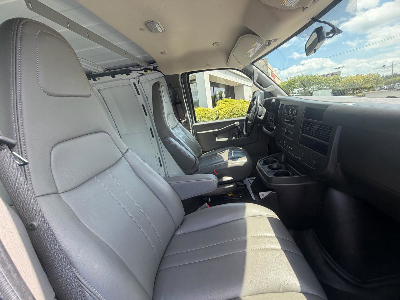 Used 2022 GMC Savana 2500 Extended w/ Driver Convenience Package RWD image 18