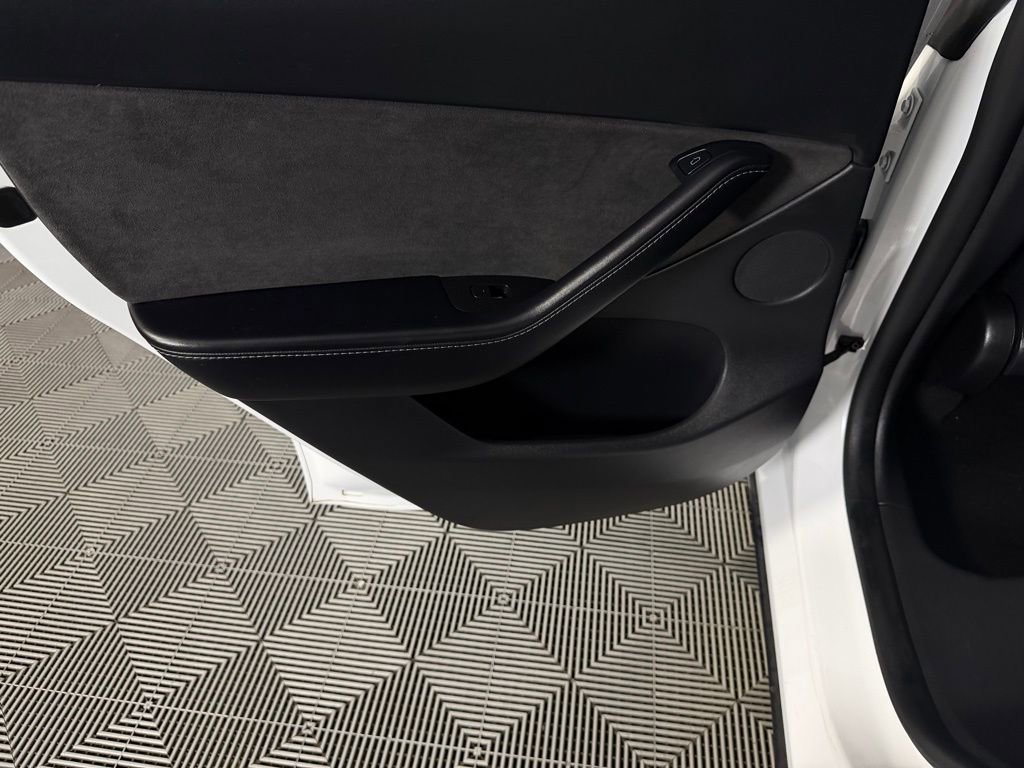 Used 2021 Tesla Model Y Long Range image 25