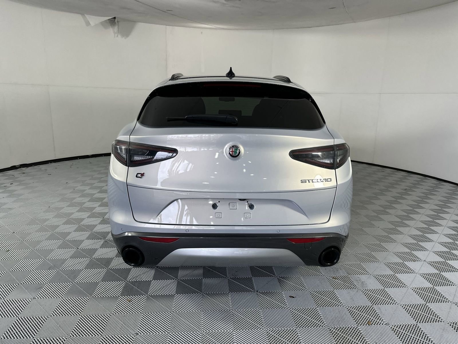 Used 2024 Alfa Romeo Stelvio Ti AWD/4WD image 7
