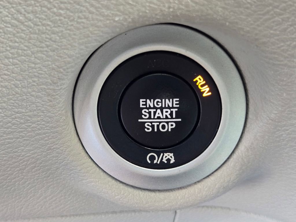 Used 2022 Chrysler Pacifica Touring-L image 23