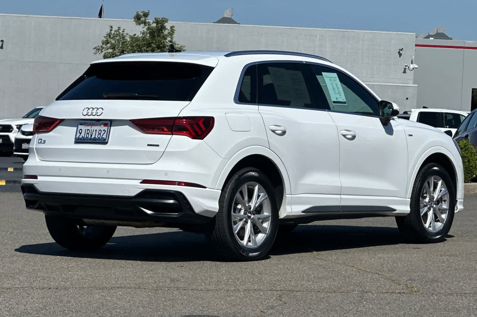 Used 2021 Audi Q3 2.0T Premium w/ Convenience Package AWD/4WD image 2