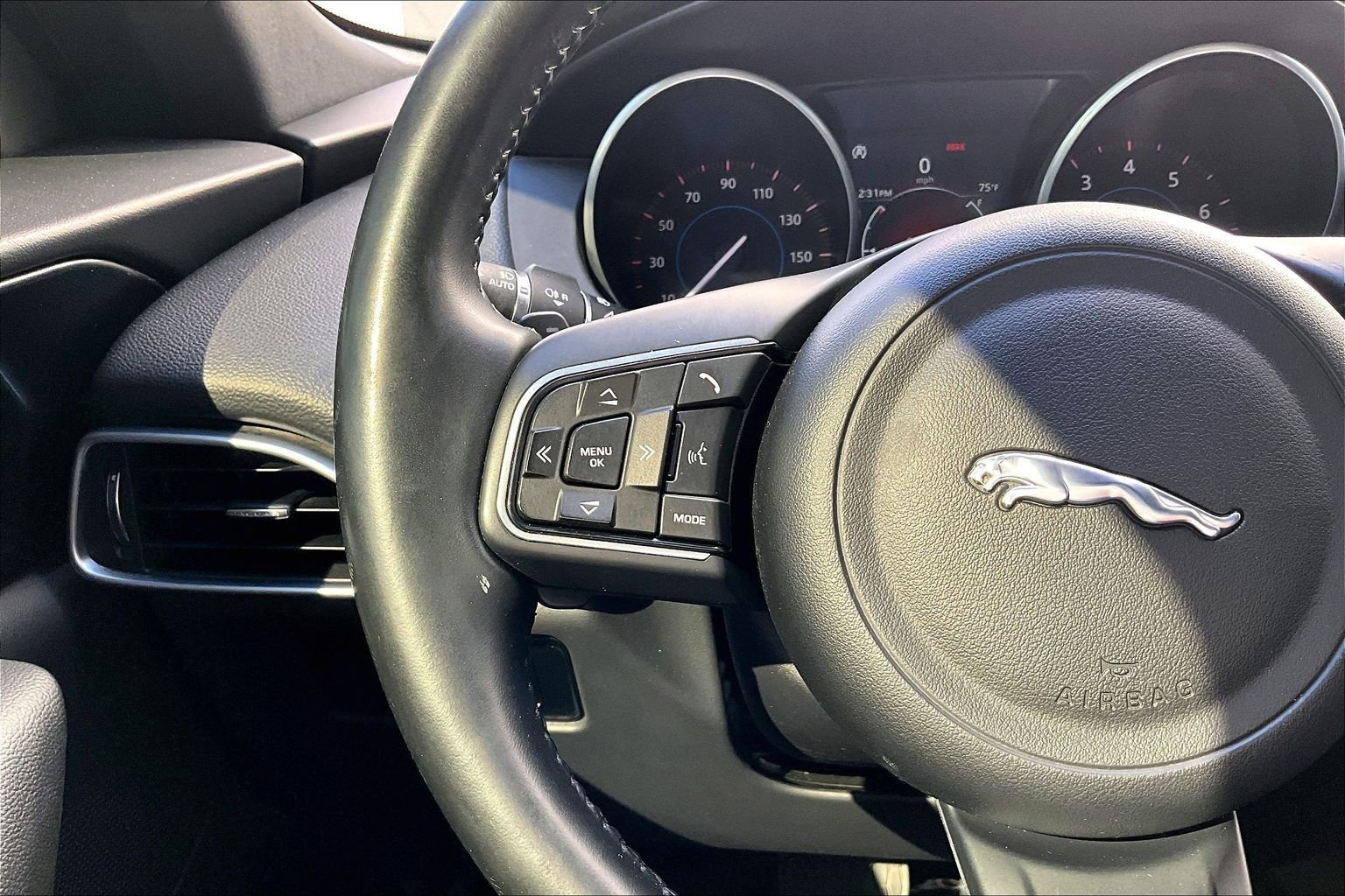 Used 2018 Jaguar F-PACE Premium image 18