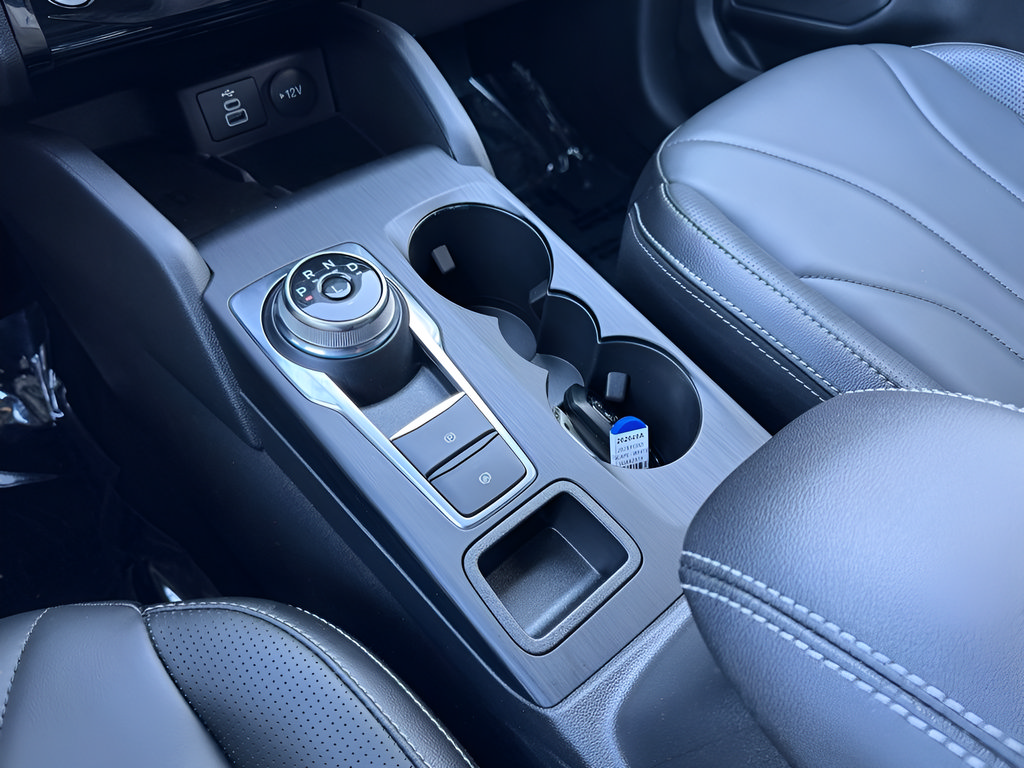 Used 2025 Ford Escape Platinum w/ Premium Technology Package FWD image 32