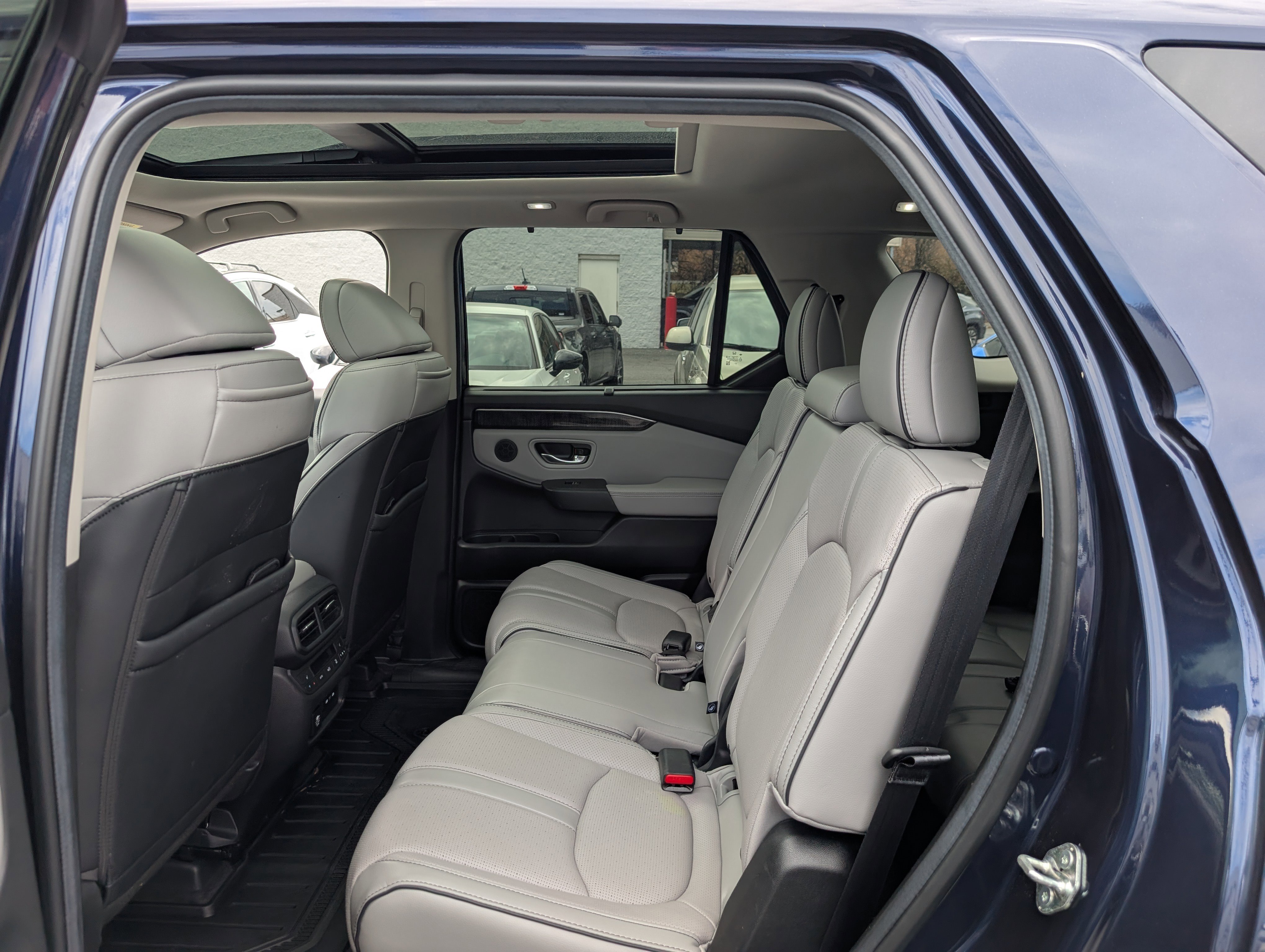 Used 2025 Honda Pilot Elite image 16