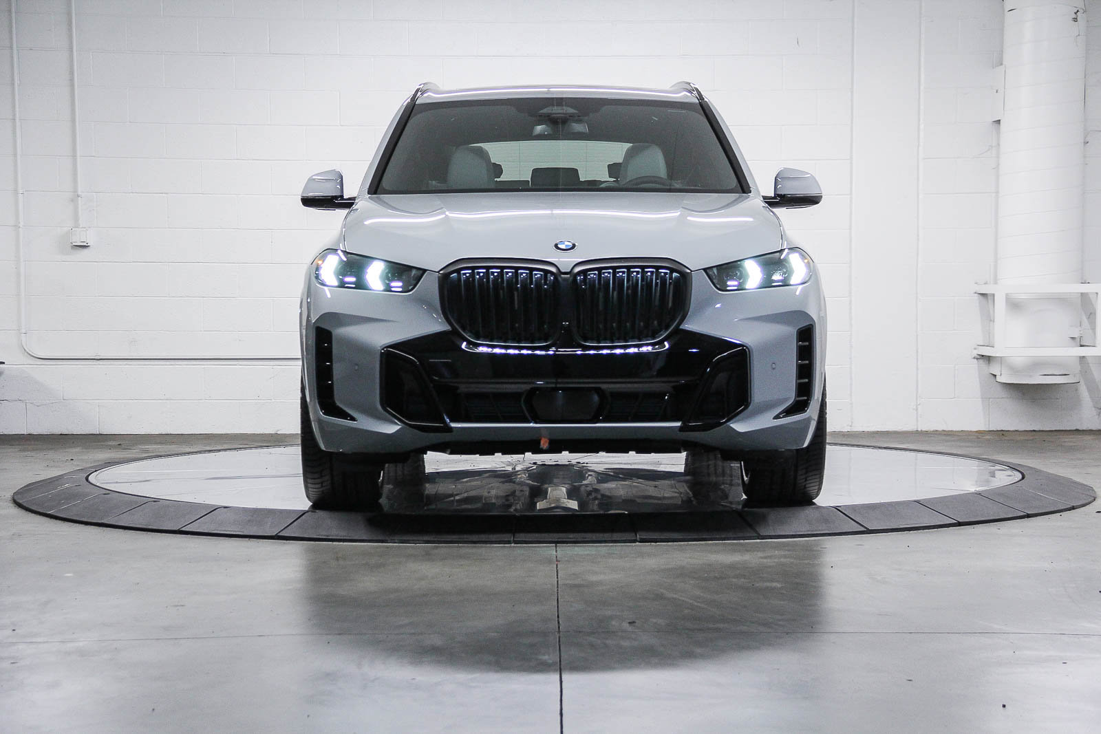 New 2026 BMW X5 xDrive40i w/ M Sport Package AWD/4WD video 2