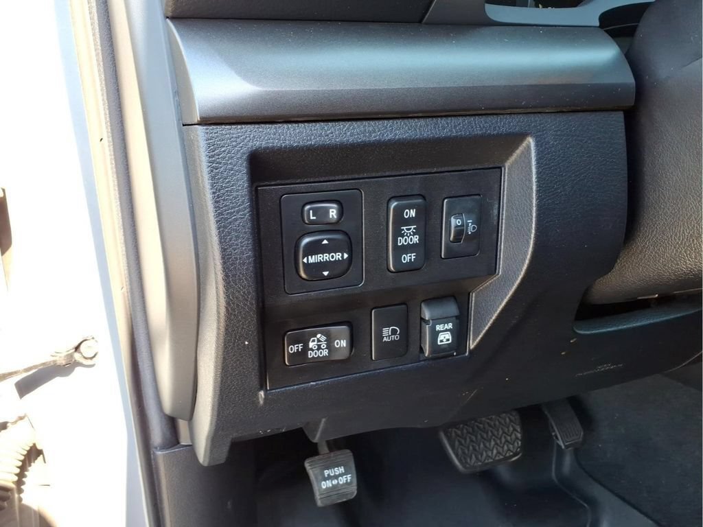 Used 2019 Toyota Tundra SR5 AWD/4WD image 17