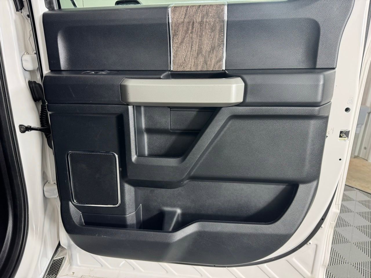 Used 2019 Ford F350 Lariat w/ Lariat Ultimate Package image 30