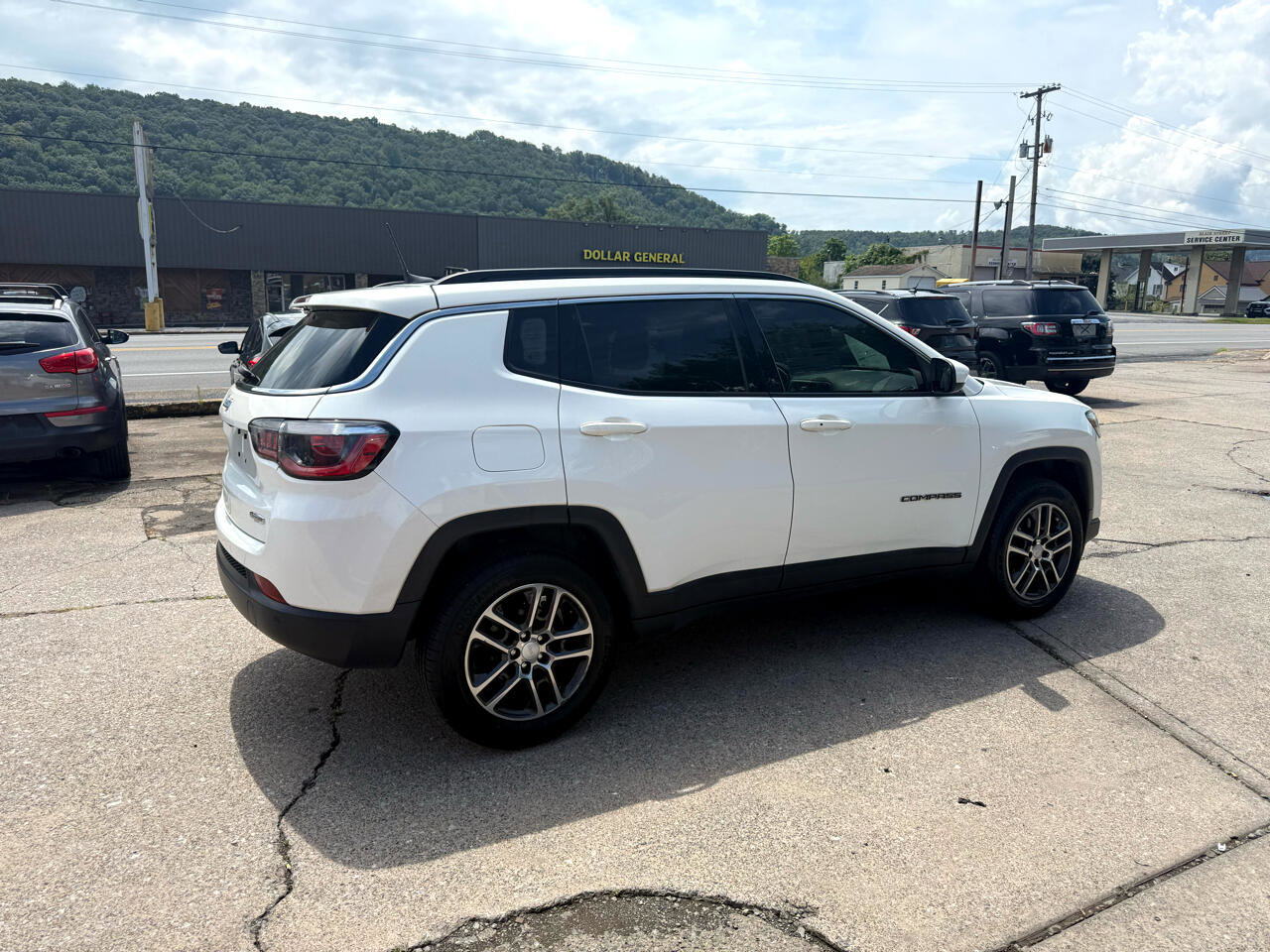 Used 2017 Jeep Compass Latitude w/ Popular Equipment Group image 10